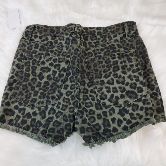 Good American Sz 8 Olive Cut Off Leopard Shorts - Picture 5 of 12